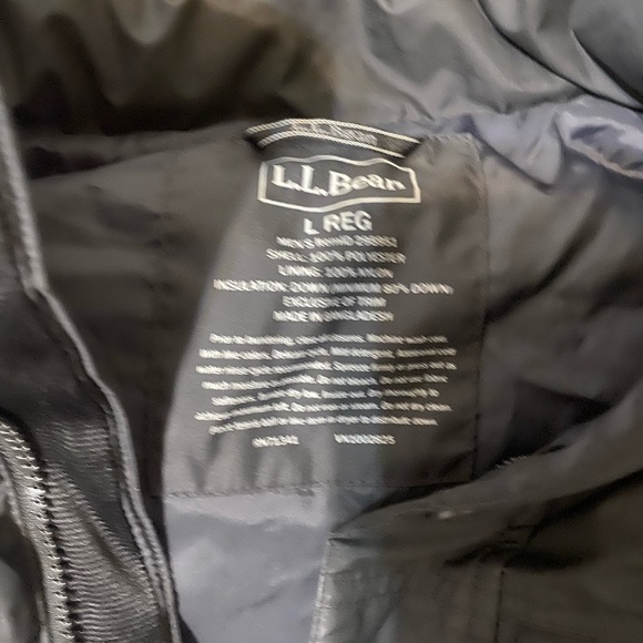 LL Bean large black Puffer vest - Picture 3 of 4